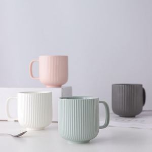 แก้วเซรามิคลายนูนสีพื้นสไตล์นอร์ดิก 350 มล. แก้วกาแฟแบบมีลายเส้น สำหรับใช้ในร้านกาแฟ บ้าน และโรงแรม - Product Image 1