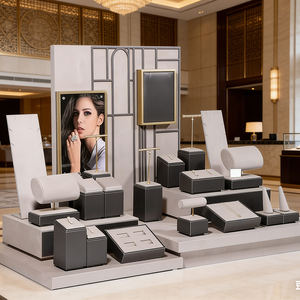 Conjunto de Exhibidores de Joyería de Diseño Moderno para Tienda - Product Image 1