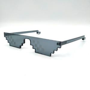 แว่นตา Original Deal With It <span class=keywords><strong>Thug</strong></span> <span class=keywords><strong>Life</strong></span> ลาย 8 บิต สไตล์เท่ๆ สำหรับผู้หญิงและผู้ชาย แว่นกันแดดสุดฮิต ตลกๆ - Product Image 1