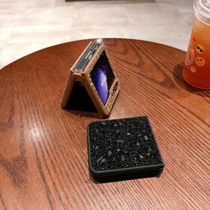 Étui de téléphone de luxe en gros avec paillettes pour <span class=keywords><strong>Samsung</strong></span> Galaxy Z Flip 7 6 5 4 3, étui pliable en TPU et PC, antichoc, fabrication OEM - Product Image 2