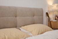 Lit avec tête de lit rembourrée réglable en bois massif, design européen, fonction de rangement à vérin à gaz, idéal pour la maison neuve – Nouveauté 2025, Vente Flash
