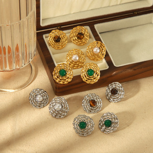 ต่างหูแบบติดหู รูปทรงดอกไม้ ไทเทเนียมสตีล ทรงกรอบ สำหรับใส่ทุกวัน TE6718 - Product Image 1