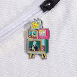 เข็มกลัดโลหะลายการ์ตูนตลกเข็มกลัดอนิเมะลายภาพยนตร์แนวสยองขวัญเข็มกลัดติดปกเสื้อสั่งทำทีวีฮาโลวีนวันคริสต์มาส - Product Image 4