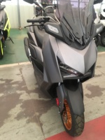 Moto à essence puissante de 250 cm³, EURO 5+ EEC/COC, refroidissement par eau, injection, 125 km/h, scooter à essence avec un réservoir de 12 L, CBS/ABS inclus