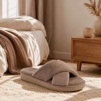 Chaussons en peluche à bandes croisées pour femmes, semelle intérieure en mousse souple, chaussures d'intérieur en EVA