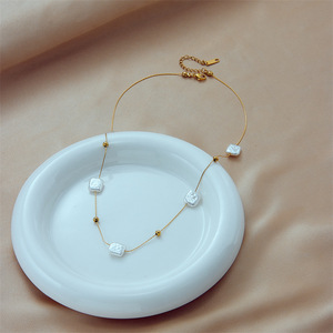 European American Style Square Pearl Chain Titanium Steel Clavicle Necklace Women's Everyday Wear Gold Color Geometric Design - Product Image 3
