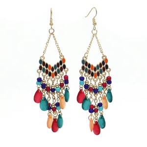 Boucles d'oreilles pendantes longues à pampilles perlées en alliage de style ethnique haut de gamme pour femmes, pendentifs d'oreille bohèmes, vente en gros pour cadeau d'anniversaire - Product Image 3