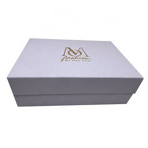 กล่องของขวัญพิมพ์ลายทองคำเปลว FX พร้อมตกแต่งด้วยริบบิ้นราฟเฟีย กล่องใส่เทียนกระดาษเนื้อสัมผัสพิเศษ กล่องพับปิดด้วยแม่เหล็ก - Product Image 3