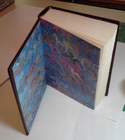 Machine de collage de feuilles d'extrémité haute vitesse avec capteur optique et bras de transfert à pince