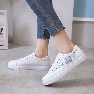 Ruizi Zapatillas blancas baratas <span class=keywords><strong>para</strong></span> <span class=keywords><strong>mujer</strong></span> Pu Leather Casual Walking Low Top Lace up Tennis Shoes - Product Image 1