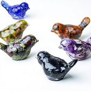 Figurines d'oiseaux en résine époxy colorées, mini sculptures d'animaux pour la décoration de la maison et du bureau - Product Image 1