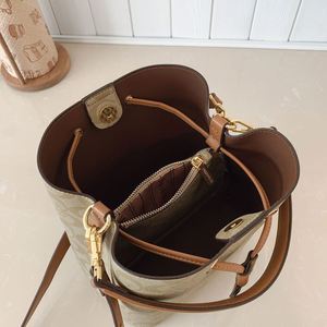 Bolso Tipo Cubo Multifuncional de Gran Capacidad, Modelo 2025 Hecho de material PU. Se Puede Llevar en la Mano o Colocar en el Cuerpo.1070 - Product Image 2
