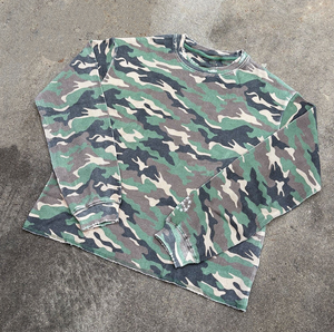 T-shirt da uomo personalizzata con stampa mimetica effetto distressed, 100% cotone, oversize, stampa all-over, maniche lunghe a nido d'ape - Product Image 1