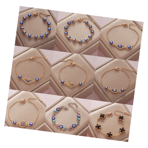 Venta al por mayor 2023 accesorios de joyería de moda mujeres Pulsera chapada en oro Lucky Four Clovers Blue Turkish Evil Eye Charm Pulseras - Product Image 1