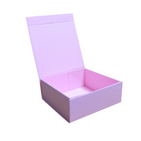 Vente en gros de grande boîte cadeau en papier kraft noir mat avec logo personnalisé et fermeture magnétique pour emballage de vêtement avec nœud de ruban