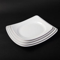 Assiette carrée en mélamine blanc pur, coins surélevés, design minimaliste moderne, logo personnalisable pour hôtels, cuisine chinoise/occidentale