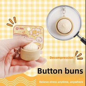 พวงกุญแจรูปซาลาเปาแบบกดได้ ของเล่นคลายเครียด ของขวัญสำหรับกระเป๋าเป้ - Product Image 4