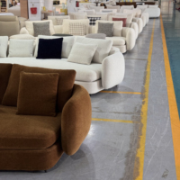 Canapé modulable de luxe minimaliste en tissu beige italien, incurvé, extensible et inclinable, pour salon de villa, ensemble sectionnel rembourré