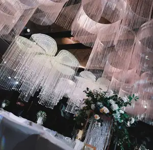 1 米长的尼龙流苏与银边缘为婚礼天花板装饰