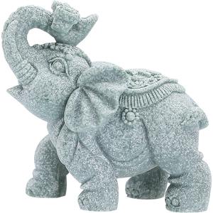 MSH un ornement d'éléphant en grès vert tenant des objets ressemblant à des lingots - Product Image 5