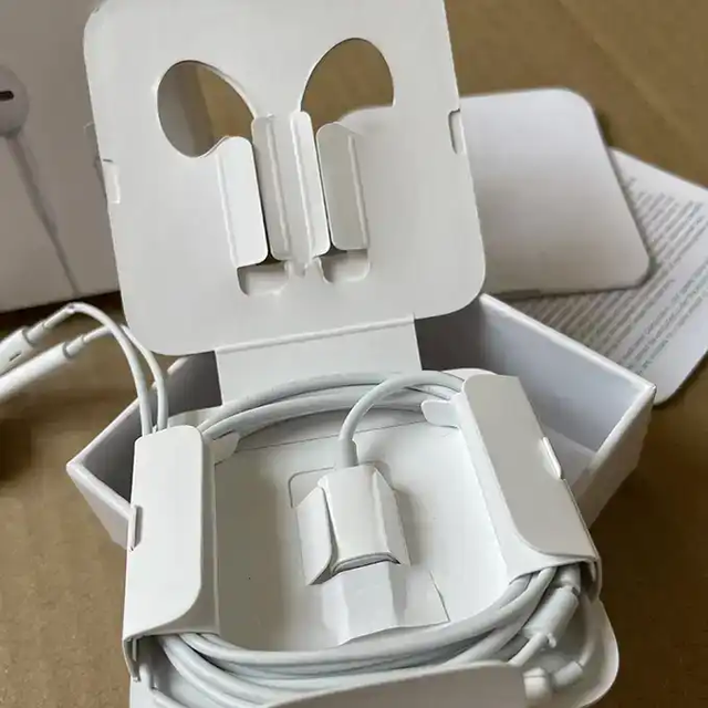 Wholesale Original Usb c Wired Type c Ear Buds for iphone 15 Pro Max with Mic Control Hand Free Headphones for apple 15 in Ear