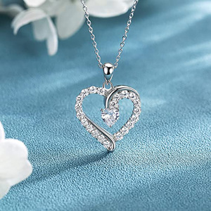 Collana con Ciondolo a Cuore per Donna con Accento in Pietra Gioielli Classici alla Moda - Product Image 2