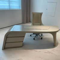 Fauteuil de bureau de direction de luxe avec dossier à oreilles et dossier matelassé, fauteuil pivotant de loisirs avec base chromée pour le bureau