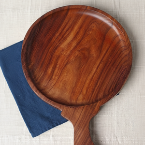 Meilleure vente Assiette à pizza ronde en bois d'acacia avec poignée de qualité Logo personnalisable de qualité alimentaire et design moderne - Product Image 1