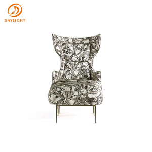 Sillón <span class=keywords><strong>de</strong></span> Lujo con Respaldo Alto y Otomana a Juego, Tapizado en Tela con Estampado <span class=keywords><strong>de</strong></span> Tigre Negro y Dorado, Base Metálica <span class=keywords><strong>de</strong></span> Alta Gama - Product Image 6