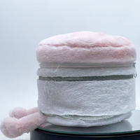 Kinqee promoción personalizada de peluche de juguete bolsa de cosméticos logotipo personalizado OEM Plushie suave diseño cosmético Unisex regalos promocionales