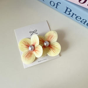 กิ๊บติดผมทรงปากเป็ด Sweet Summer พร้อมดอกไม้คู่ประดับมุก อุปกรณ์เสริมสำหรับสาวชายหาด - Product Image 4