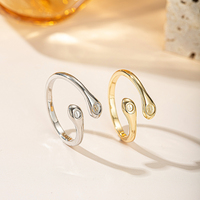 Anillo Abierto de Serpiente Dorada Elegante, Superficie Pulida Lisa, Anillo Ajustable, Joyería Moderna y Minimalista, Regalo para Mujer