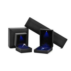 Hot Sale Led Light Fashion Jewelry Box Pu Ring Necklace <strong>Earrings</strong> <strong>Case</strong> - Product Image 3