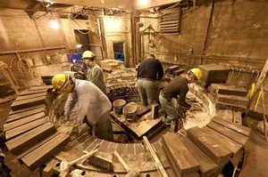 Nhà Sản Xuất Giá 1800 Độ Về Cơ Bản Bắn <span class=keywords><strong>Mag</strong></span> Gạch Bị Cháy Magnesia Gạch Loạt 95 Magiê Gạch Cho Sản Xuất Thép - Product Image 3