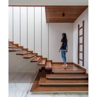 Escalier flottant en bois massif à prix avantageux, qualité industrielle, surface antidérapante, moderne, pour intérieur, écologique, usage résidentiel