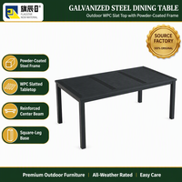 Table de jardin rectangulaire en WPC avec plateau à lattes, structure en acier galvanisé gris foncé, idéale pour hôtels et projets extérieurs