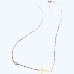 Collar de Joyería Sencillo y Moderno para Mujer - Collar con Colgante de Corazón de Concha Roja en Oro de 18K con Recubrimiento PVD y Diseño de Capas Cruzadas - Product Image 6