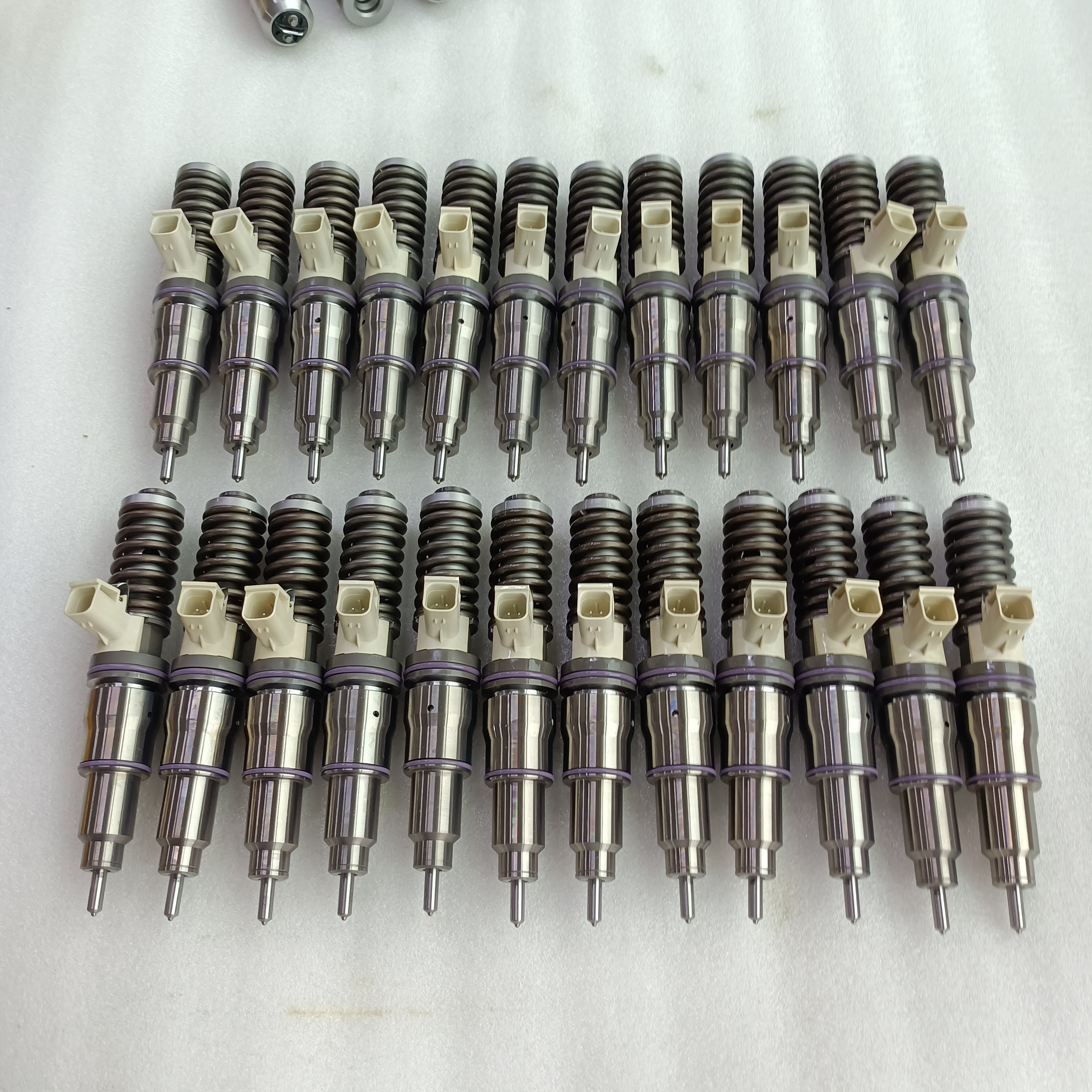 High Quality Diesel Fuel Injector 20547351 Common Rail Injection Nozzle BEBE4D01101 BEBE4D01201 BEBE4D31001  For Volvo Truck