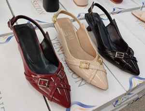 รองเท้าผู้หญิงหนังแก้วแบบมีสายรัดไขว้ ส้นเตี้ย 3 ซม. ใช้เชือกร้อย ผลิตในตุรกี ไซส์ 36-40 - Product Image 2