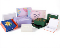 Boîte d'emballage en carton ondulé personnalisable haut de gamme en papier kraft recyclable avec pelliculage brillant, jetable, conception de logo, faite à la main