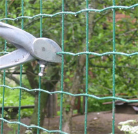 Bétail australien Rouleau de clôture en treillis métallique d'élevage vert Emballage en maille néerlandaise Technologie anti-corrosion en plastique Rouleau de treillis métallique