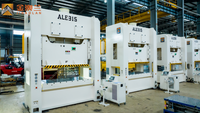 La machine d'estampage CNC de 315 tonnes fonctionne dans la ligne de production de lavabo d'évier en acier inoxydable