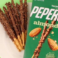 Barra de Galleta Crujiente Recubierta de Chocolate con Almendras, Snack Dulce, Delicias para Compartir en Fiestas, Postre Divertido