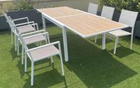 Table à manger extensible moderne pour l'extérieur avec structure en aluminium et plateau en verre céramique pour utilisation en cour