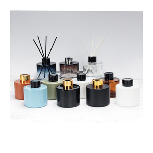 Bouteille <span class=keywords><strong>diffuseur</strong></span> à bâtonnets en verre de luxe vide de 50 ml et 100 ml avec bouchon doré pour huiles aromatiques – Vente en gros - Product Image 5