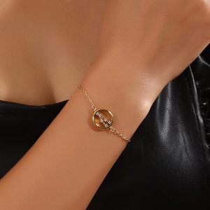 Pulsera Constelación de Circones para Mujer, Cadena Dorada, Diseño Celestial, Uso Diario - Product Image 1