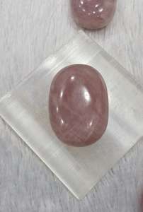 Pierre de palmier en quartz rose polie à la main, la plus vendue, cristal rose naturel pour l'énergie positive, l'amour, la guérison et la tranquillité - En vente - Product Image 3