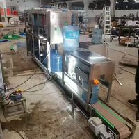 Ligne de production de machines à eau en bouteille de 5 gallons avec système d'osmose inverse, remplissage et bouchage de 20L, 200 barils par heure