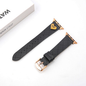 Correa <span class=keywords><strong>de</strong></span> Reloj <span class=keywords><strong>de</strong></span> Cuero con Patrón <span class=keywords><strong>de</strong></span> Corazón a la Moda, Compatible con <span class=keywords><strong>Apple</strong></span> <span class=keywords><strong>Watch</strong></span> Series 10 9 8 7 <span class=keywords><strong>6</strong></span> SE, para Mujer - Product Image 3