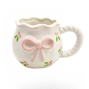 Mug à café en céramique rose créatif avec nœud froncé pour le thé de l'après-midi, capacité 380 ml, réutilisable et durable - Product Image 1